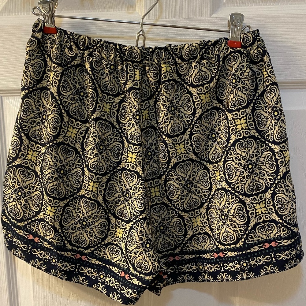 3/$15💥Patterned Shorts - Picture 4 of 5